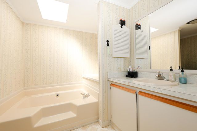2 Elm Place, Loudon, NH 03307