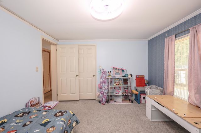 2 Elm Place, Loudon, NH 03307