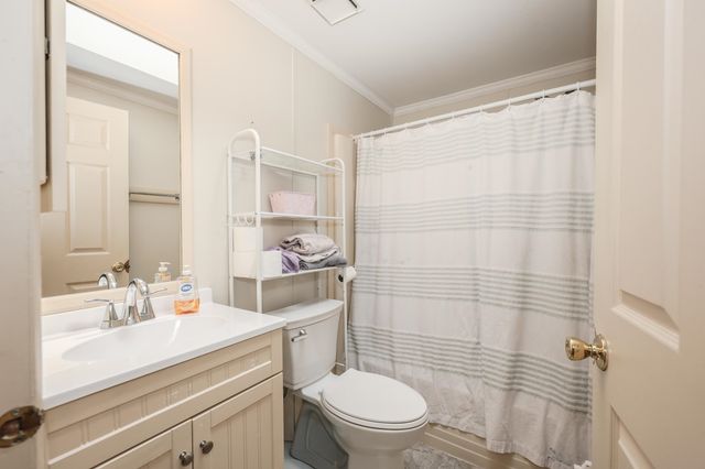 2 Elm Place, Loudon, NH 03307