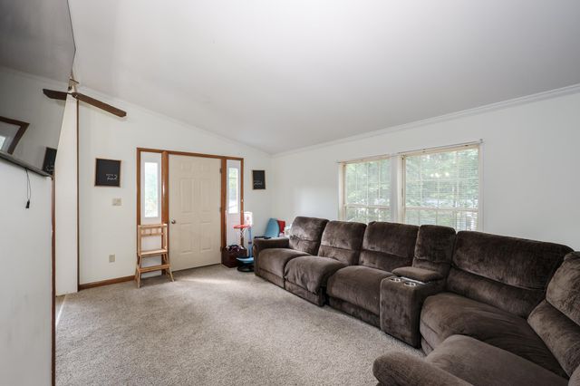 2 Elm Place, Loudon, NH 03307