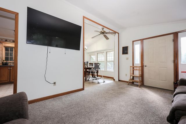 2 Elm Place, Loudon, NH 03307