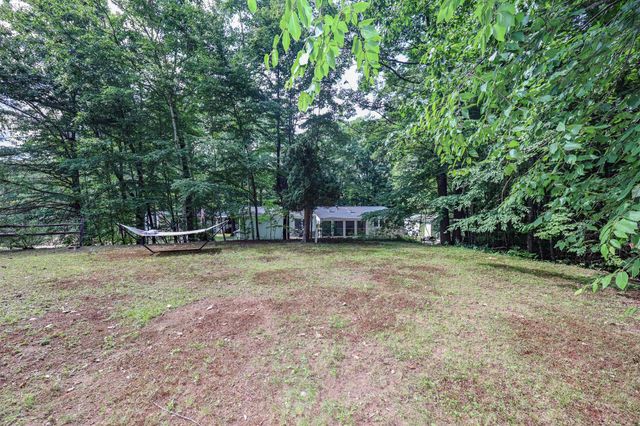 2 Elm Place, Loudon, NH 03307