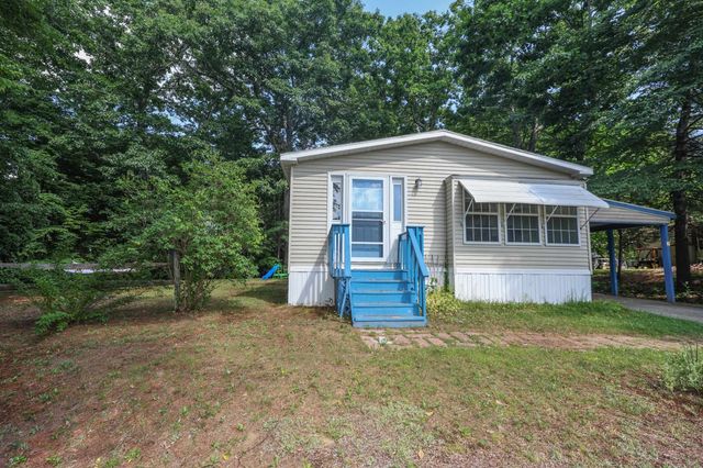 2 Elm Place, Loudon, NH 03307