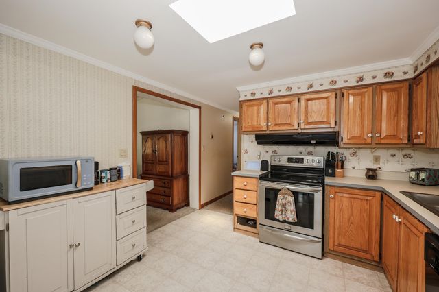 2 Elm Place, Loudon, NH 03307