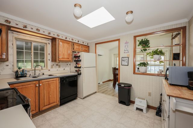 2 Elm Place, Loudon, NH 03307