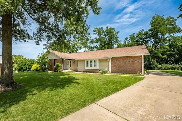 505 Hillbrook Drive, Ballwin, MO 63011