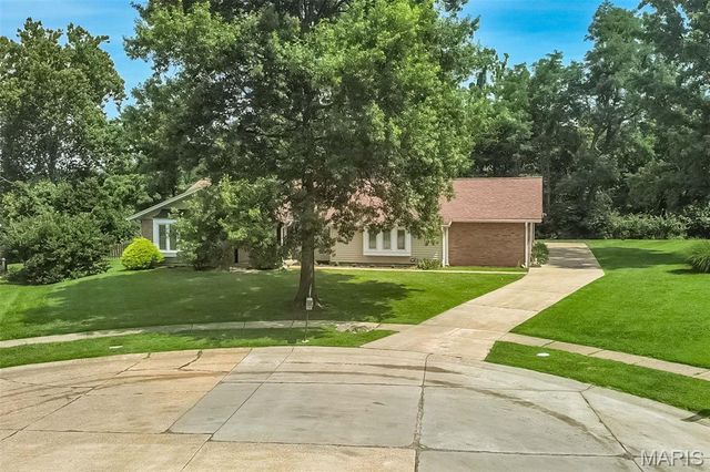 505 Hillbrook Drive, Ballwin, MO 63011