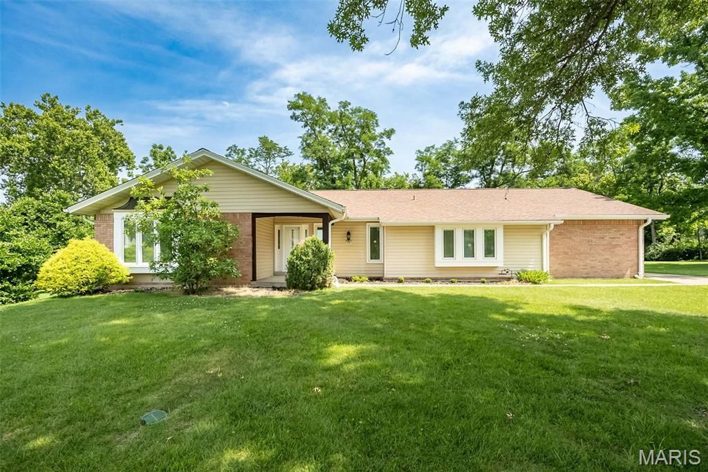 505 Hillbrook Drive, Ballwin, MO 63011