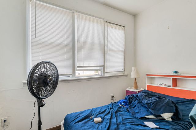 8051 S Throop Street, Chicago, IL 60620