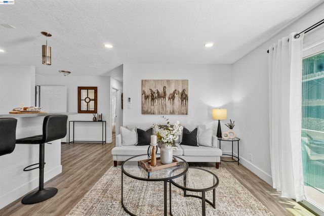 406 Mini Dr, Vallejo, CA 94589