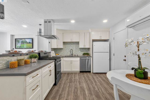 406 Mini Dr, Vallejo, CA 94589