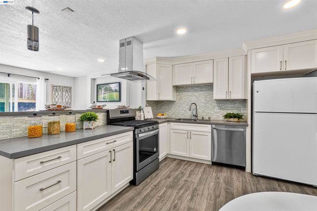 406 Mini Dr, Vallejo, CA 94589