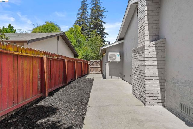 406 Mini Dr, Vallejo, CA 94589