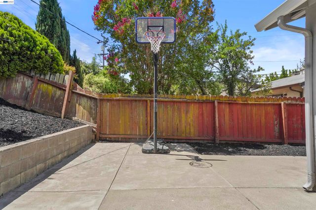 406 Mini Dr, Vallejo, CA 94589