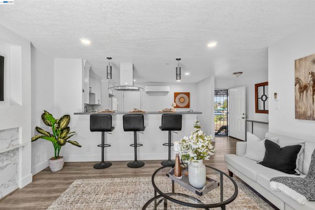 406 Mini Dr, Vallejo, CA 94589