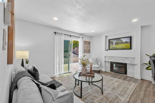 406 Mini Dr, Vallejo, CA 94589