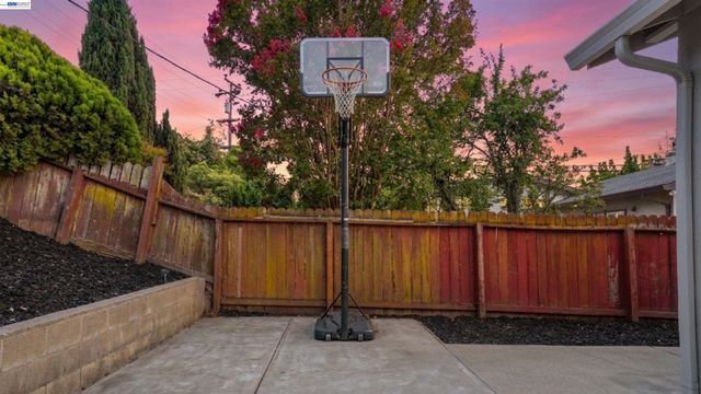 406 Mini Dr, Vallejo, CA 94589