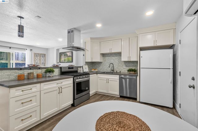 406 Mini Dr, Vallejo, CA 94589