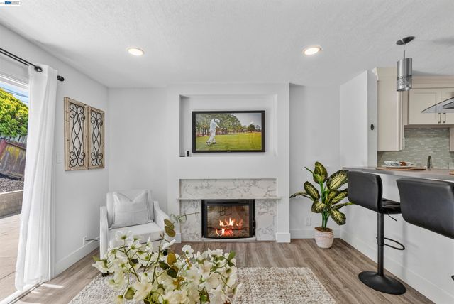 406 Mini Dr, Vallejo, CA 94589