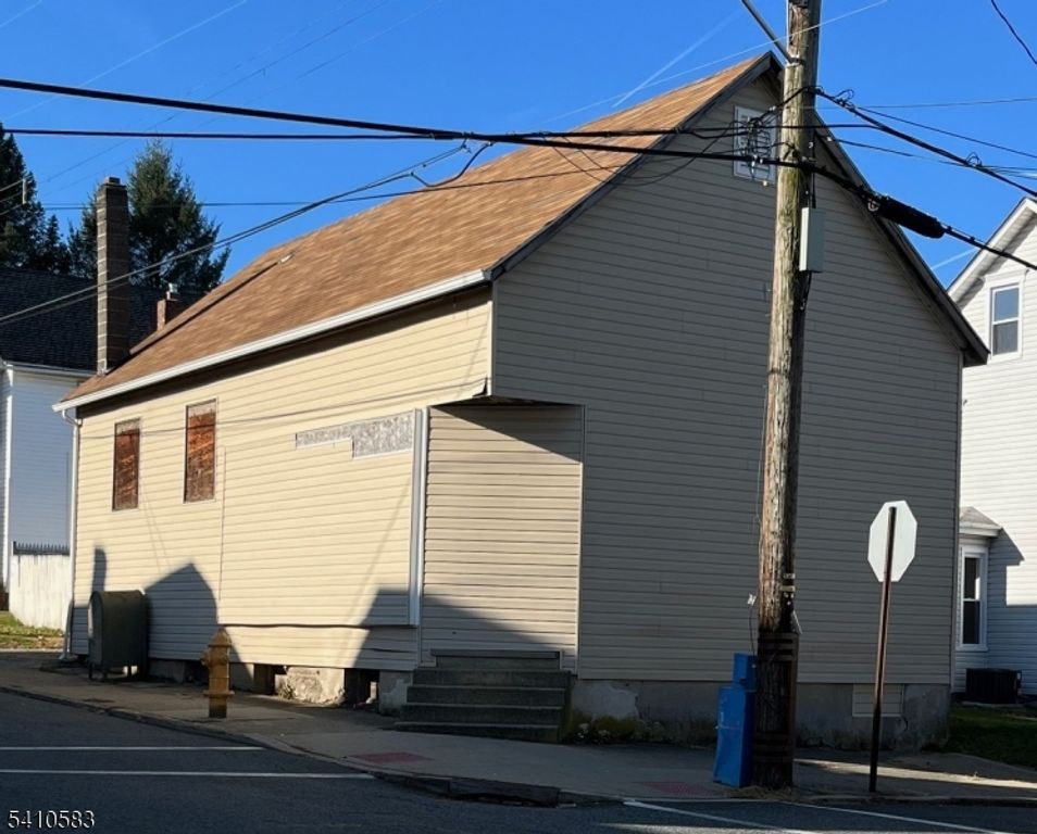 64 Filmore St, Phillipsburg Town, NJ 08865