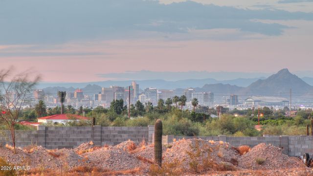 2044 W OLNEY Avenue, Phoenix, AZ 85041