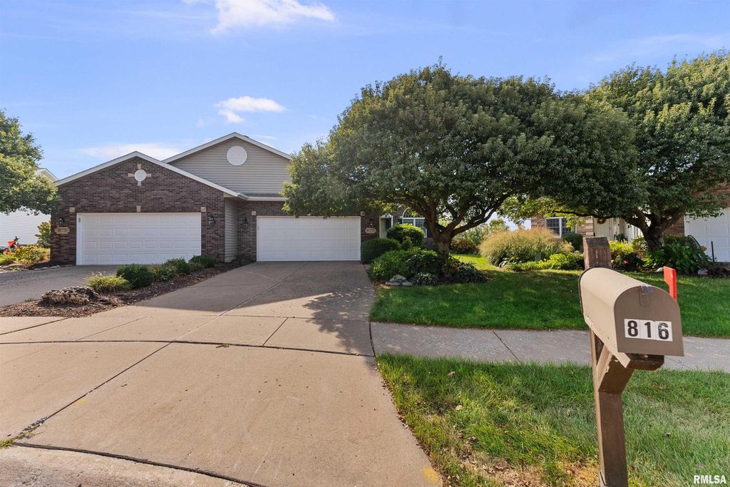 816 FALCON Drive, Le Claire, IA 52753