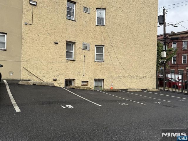 600 N 6th, Newark, NJ 07107