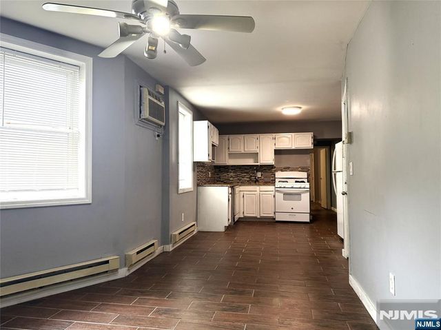 600 N 6th, Newark, NJ 07107