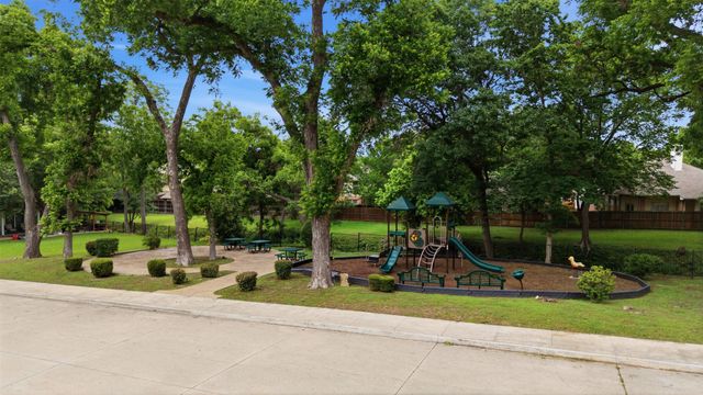 2218 Ash Grove Way, Dallas, TX 75228