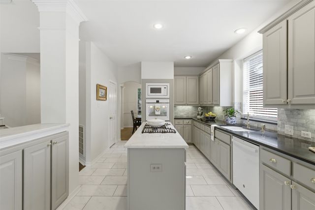 2218 Ash Grove Way, Dallas, TX 75228