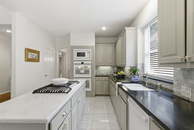 2218 Ash Grove Way, Dallas, TX 75228
