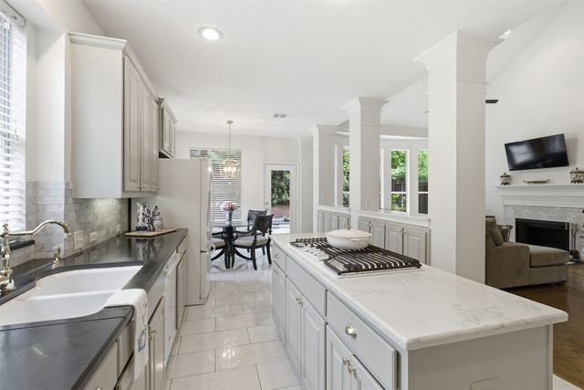 2218 Ash Grove Way, Dallas, TX 75228