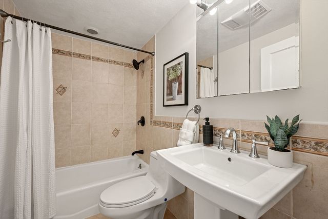 104 Myrtle Ave, Wakefield, MA 01880