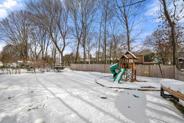 104 Myrtle Ave, Wakefield, MA 01880