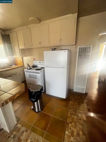 1161 64Th St, Oakland, CA 94608