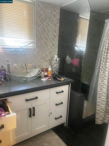 1161 64Th St, Oakland, CA 94608