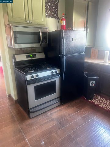 1161 64Th St, Oakland, CA 94608