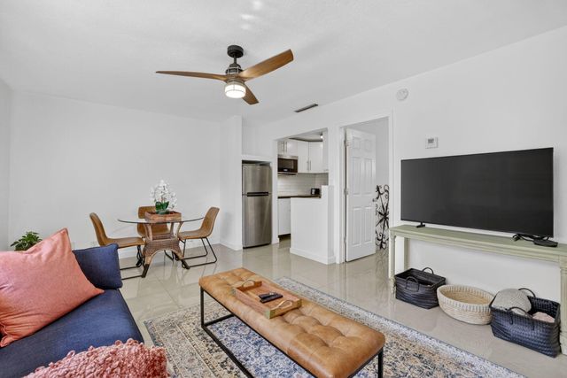 815 Middle River Drive 114, Fort Lauderdale, FL 33304