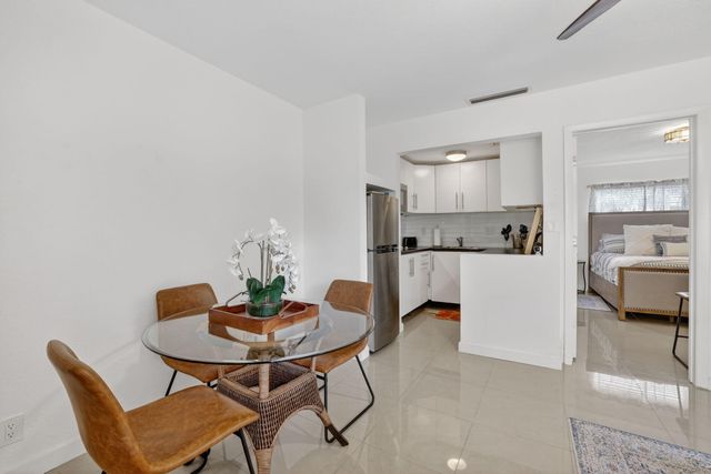 815 Middle River Drive 114, Fort Lauderdale, FL 33304