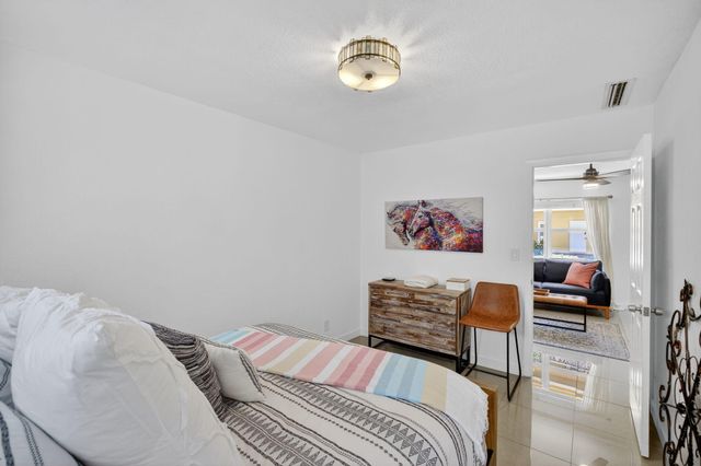 815 Middle River Drive 114, Fort Lauderdale, FL 33304