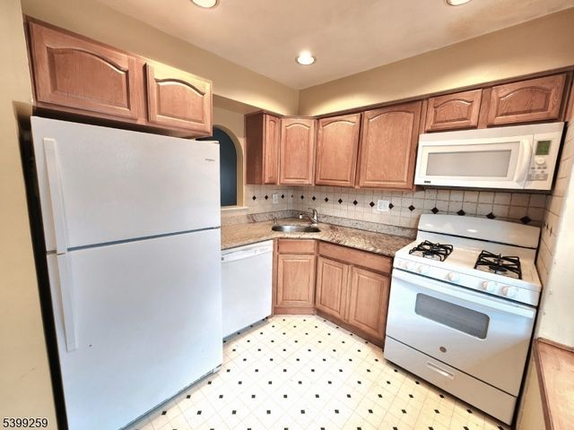 250 Riva Dr, Mansfield Twp., NJ 07840