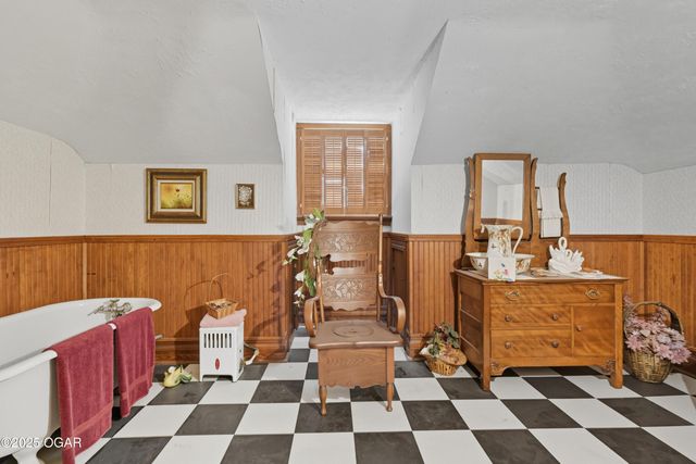 1335 S Main Street, Carthage, MO 64836