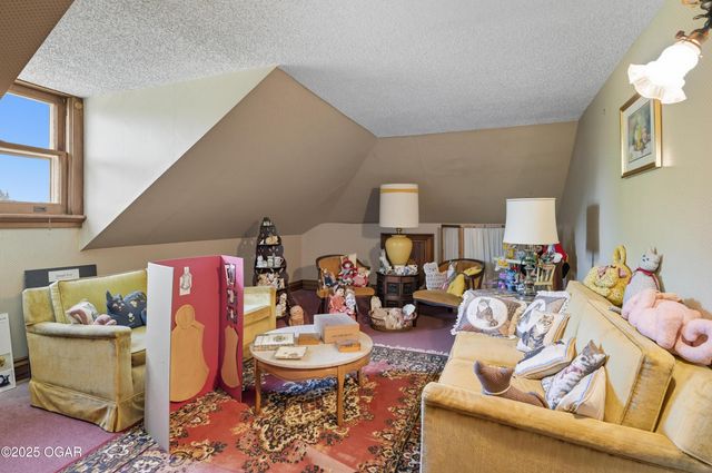 1335 S Main Street, Carthage, MO 64836