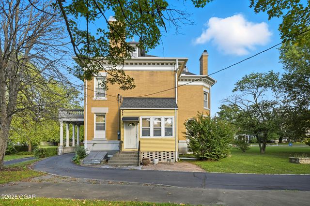 1335 S Main Street, Carthage, MO 64836