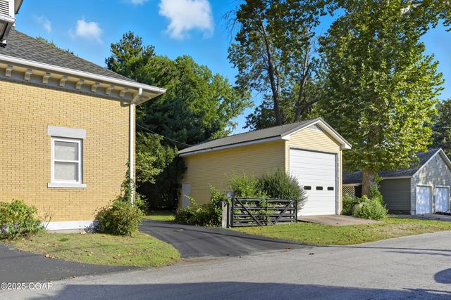 1335 S Main Street, Carthage, MO 64836