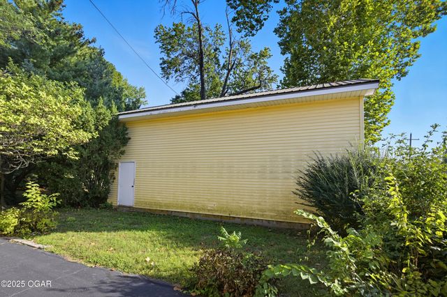 1335 S Main Street, Carthage, MO 64836