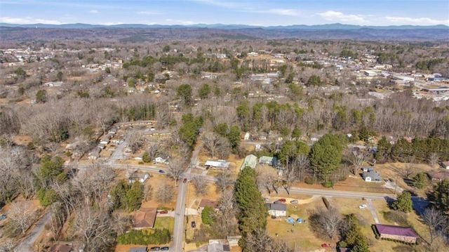 27 Hilltop Lane, Toccoa, GA 30577