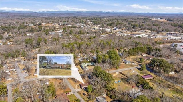 27 Hilltop Lane, Toccoa, GA 30577