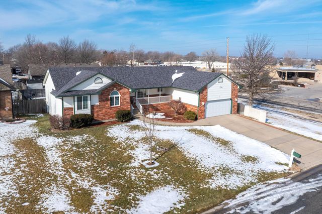 1 N Valley Oaks Ct., Valley Center, KS 67147