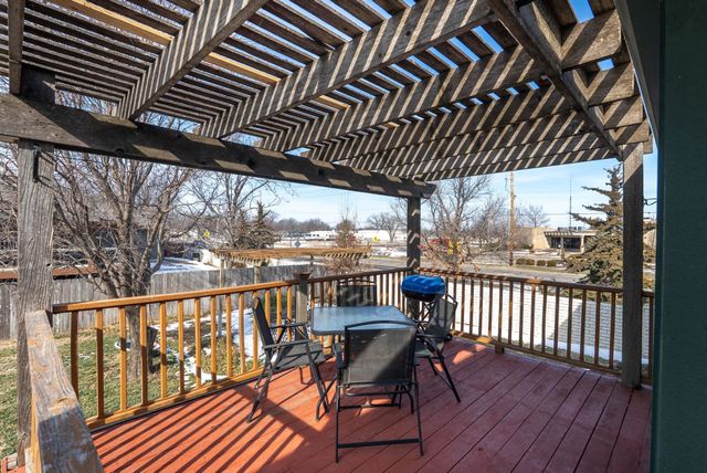 1 N Valley Oaks Ct., Valley Center, KS 67147